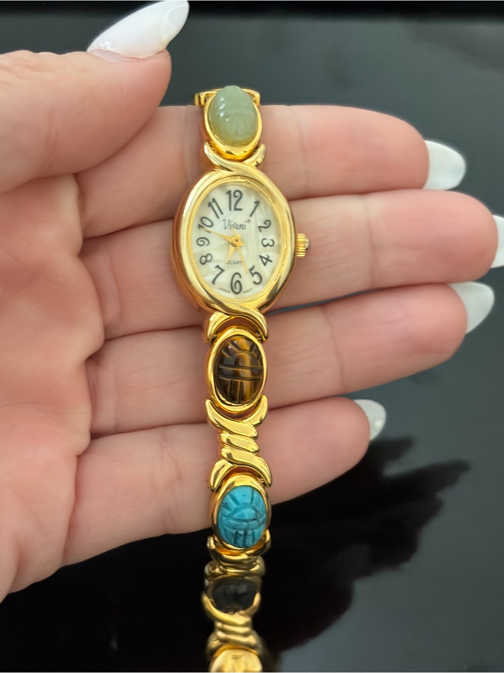 Vintage Vivani Gold Tone Scarab Stone Wrist Watch